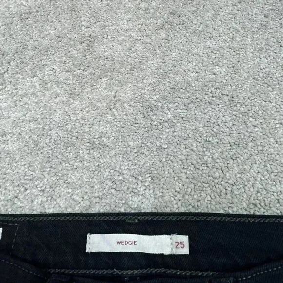 Levi’s Jeans Wedgie Black Distressed Pockets Women’s Size 25 - Picture 11 of 12